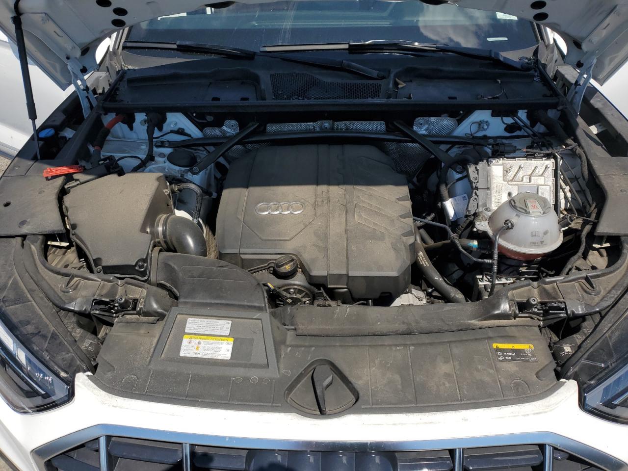 WA1AAAFY8M2114126 2021 Audi Q5 Premium