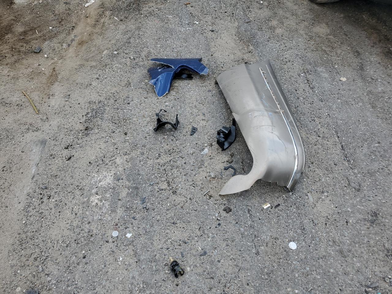 2FAFP74W14X129052 2004 Ford Crown Victoria Lx