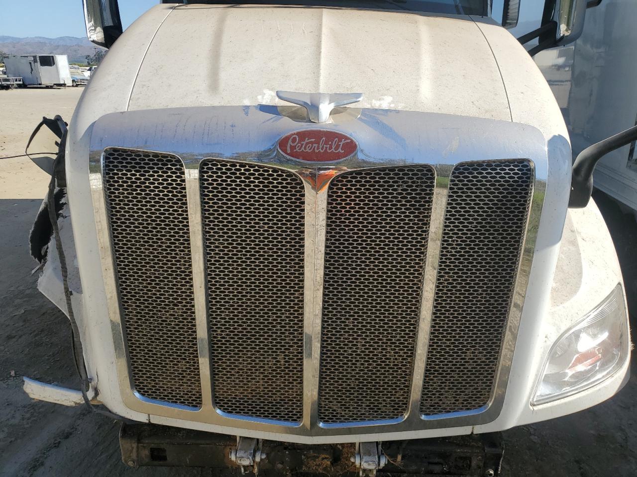 Lot #2976549574 2020 PETERBILT 579