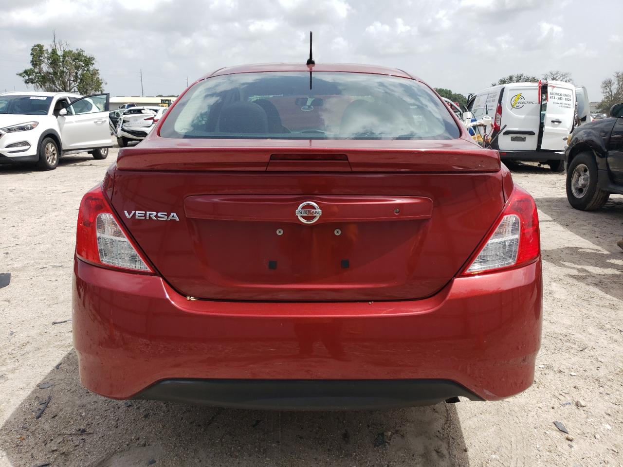 2017 Nissan Versa S vin: 3N1CN7APXHL847676