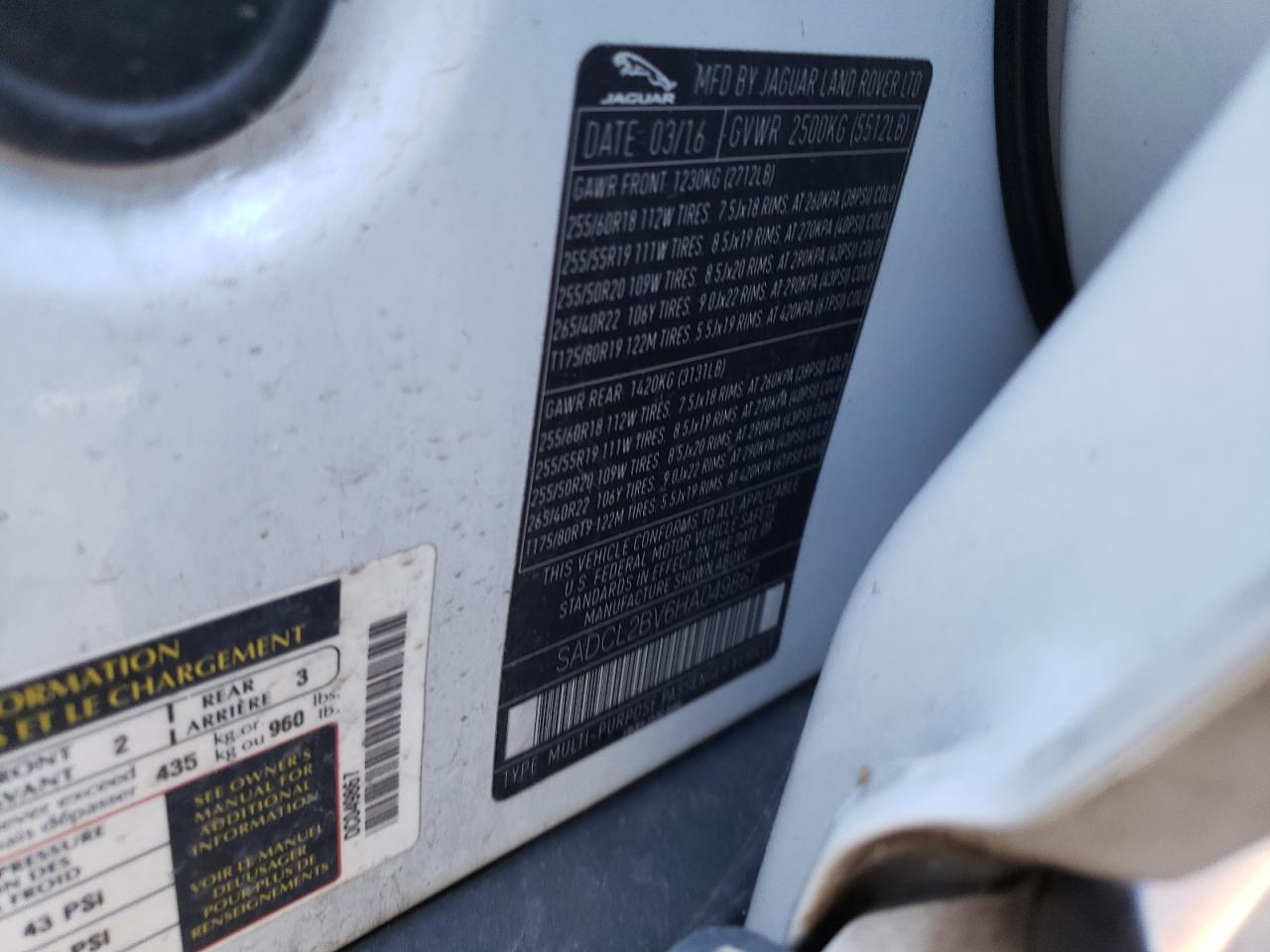 SADCL2BV6HA049867 2017 Jaguar F-Pace R - Sport