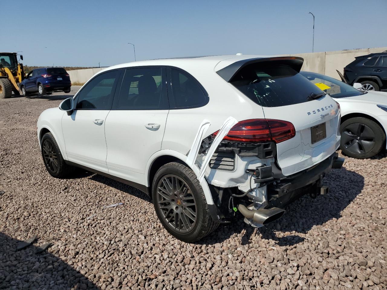 2017 Porsche Cayenne vin: WP1AA2A21HKA84129