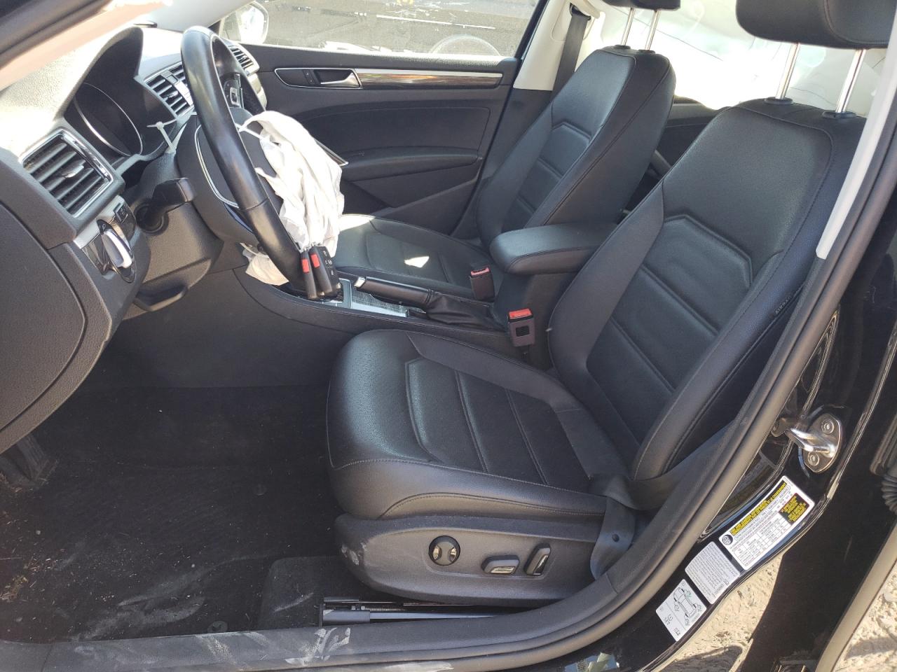 1VWBA7A31JC016275 2018 Volkswagen Passat Se