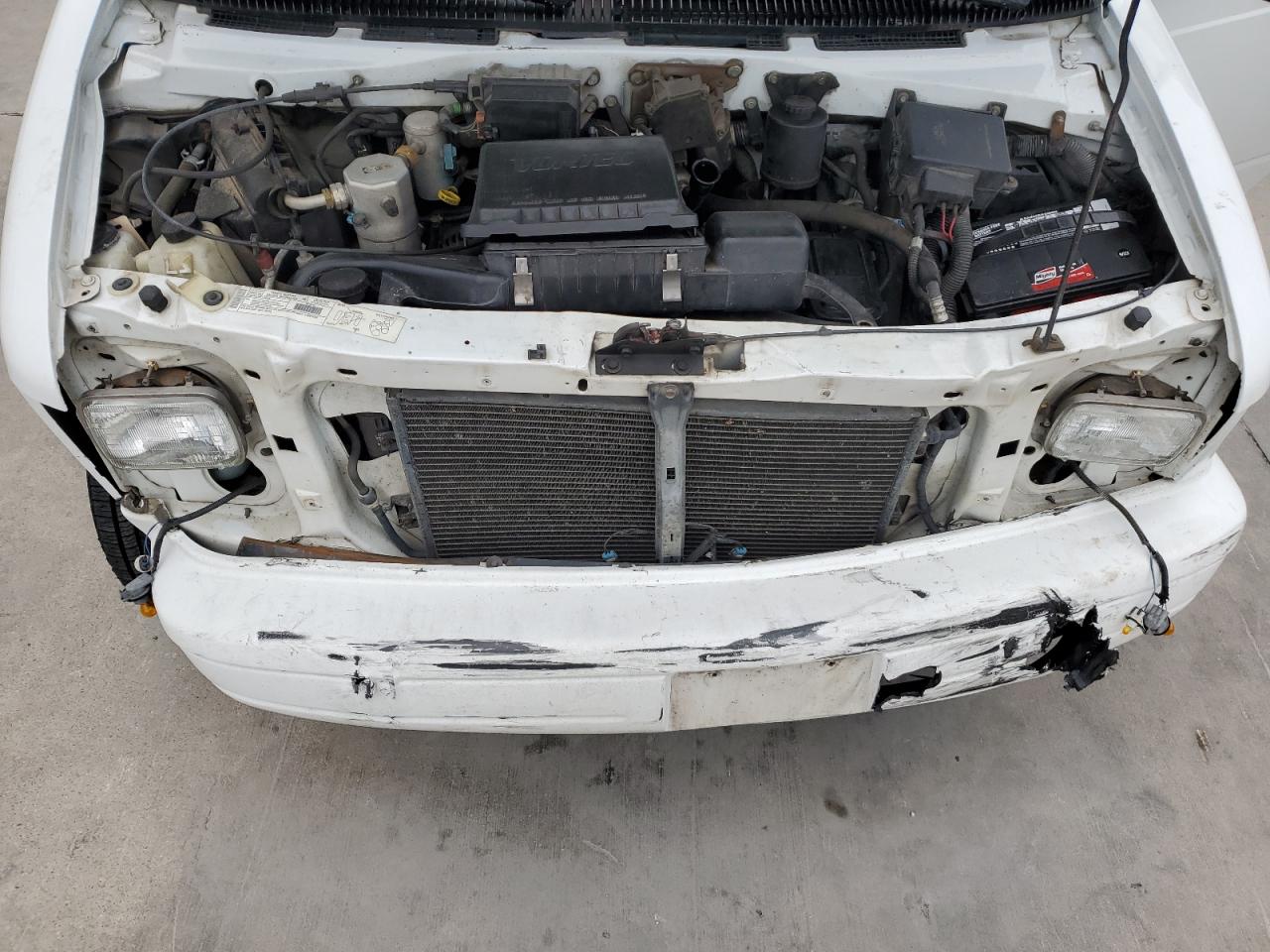 1GNDM19W9YB163692 2000 Chevrolet Astro