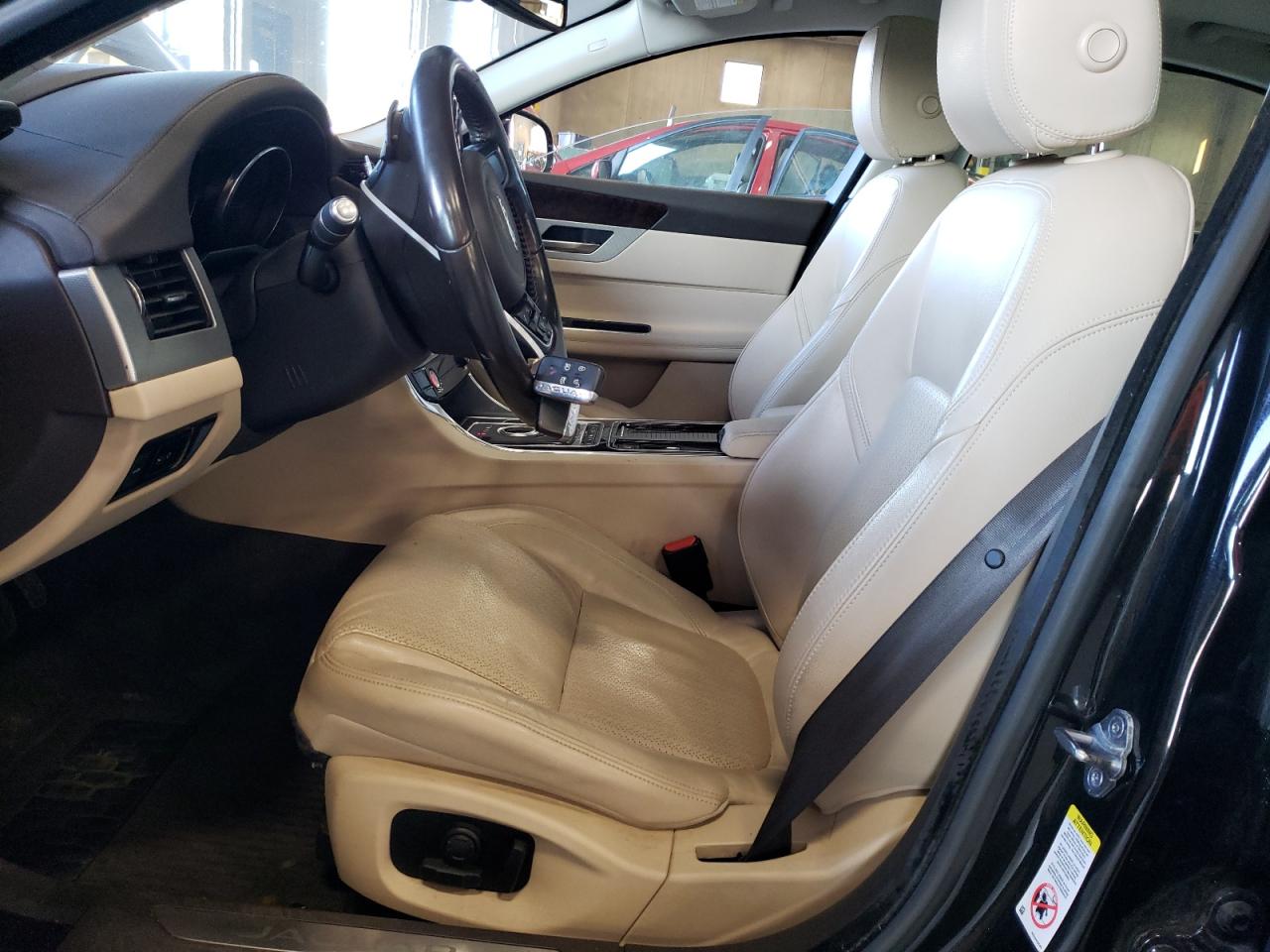 SAJBK4BV1GCY23839 2016 Jaguar Xf Prestige