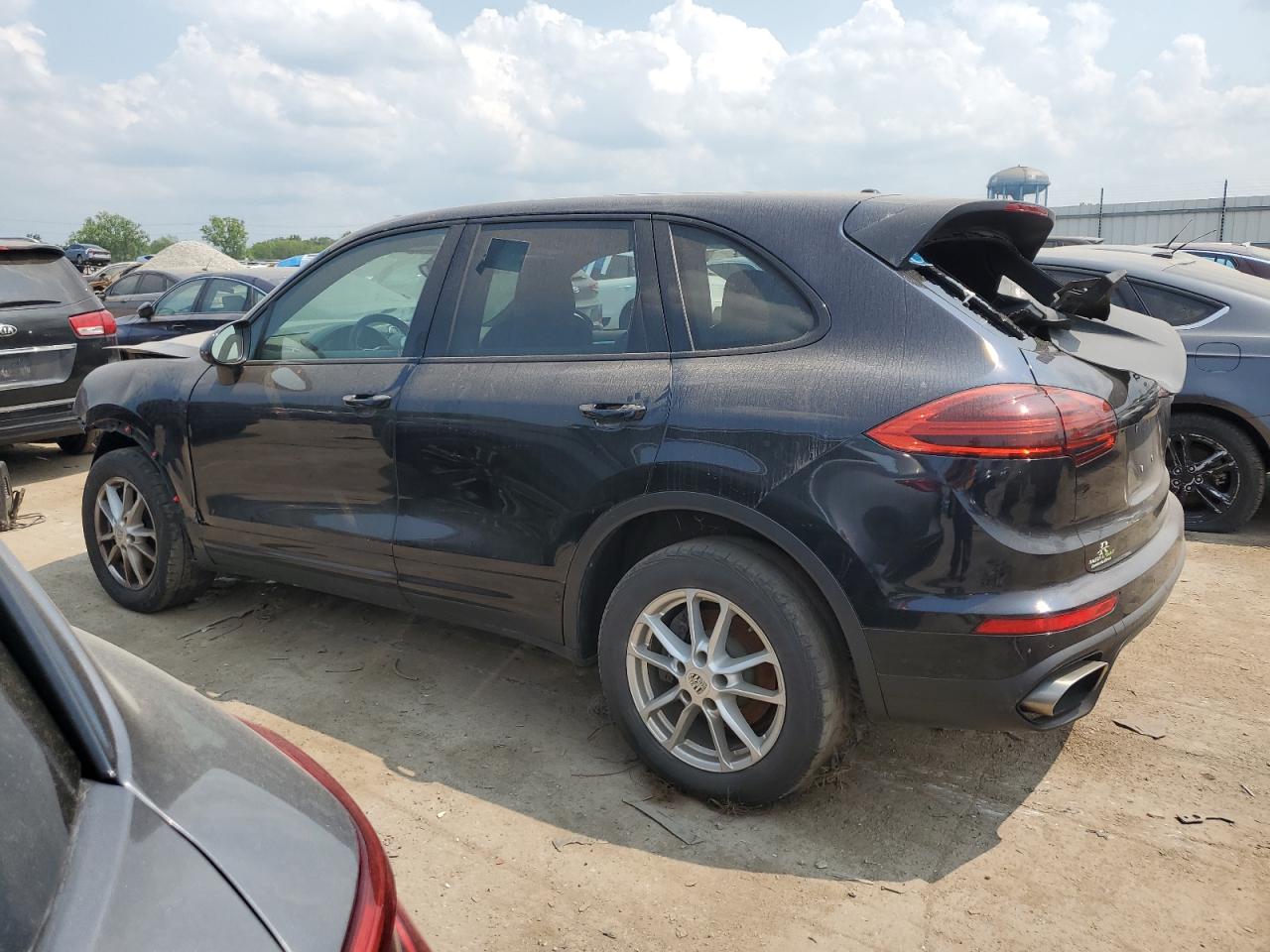 2016 Porsche Cayenne vin: WP1AA2A25GKA08847