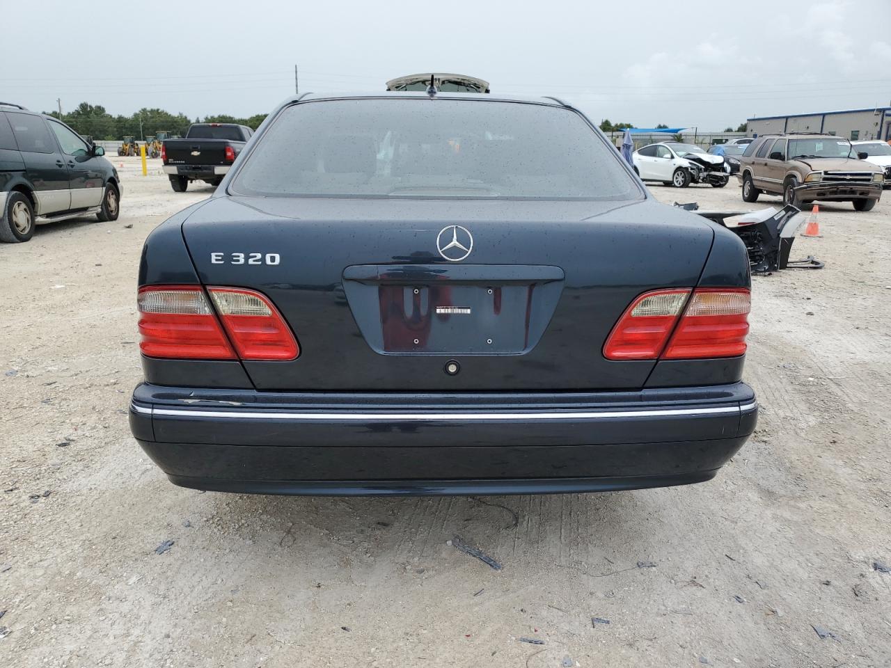 WDBJF65J1YB095108 2000 Mercedes-Benz E 320