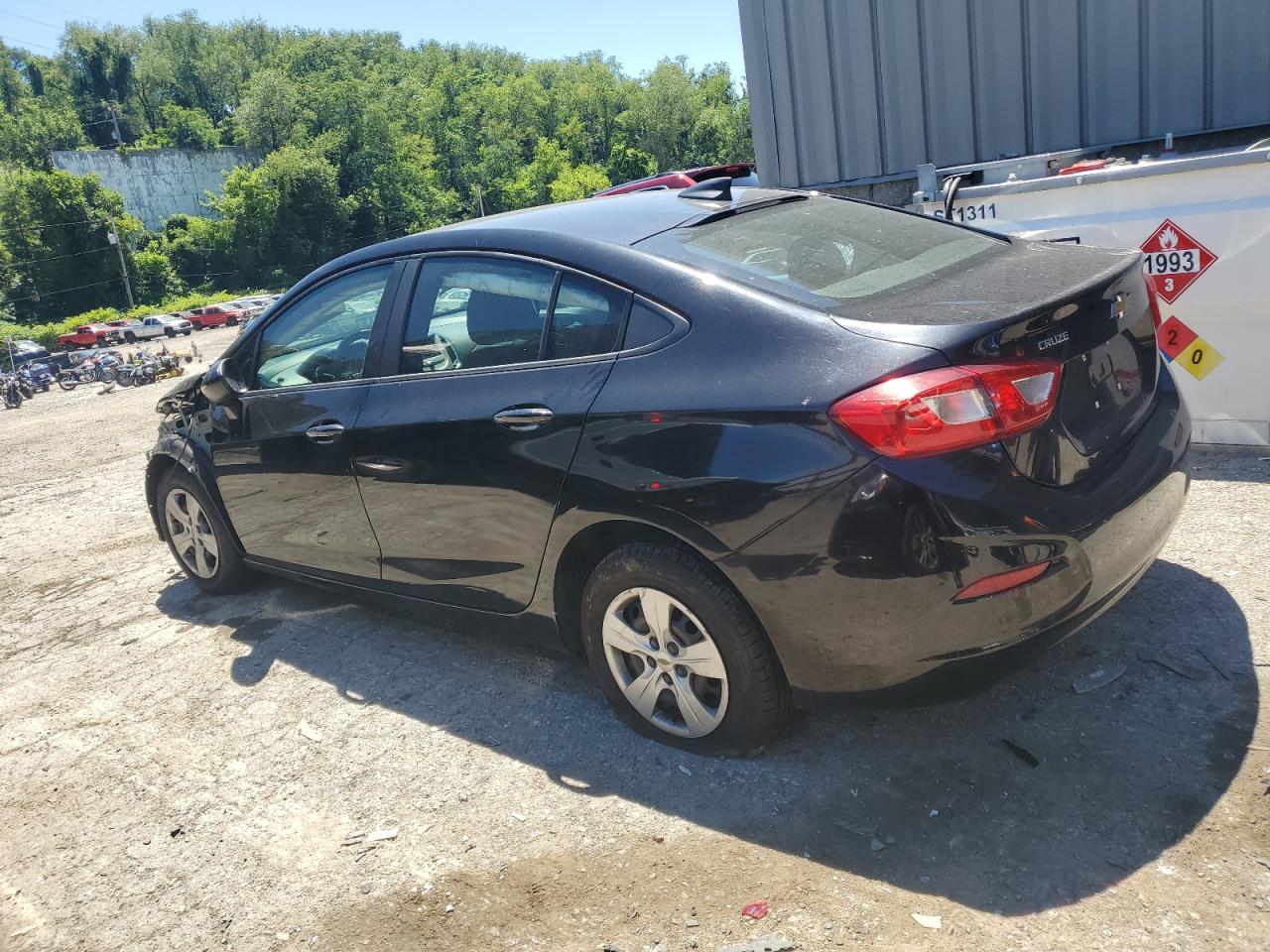 2018 Chevrolet Cruze Ls vin: 1G1BC5SM9J7235169