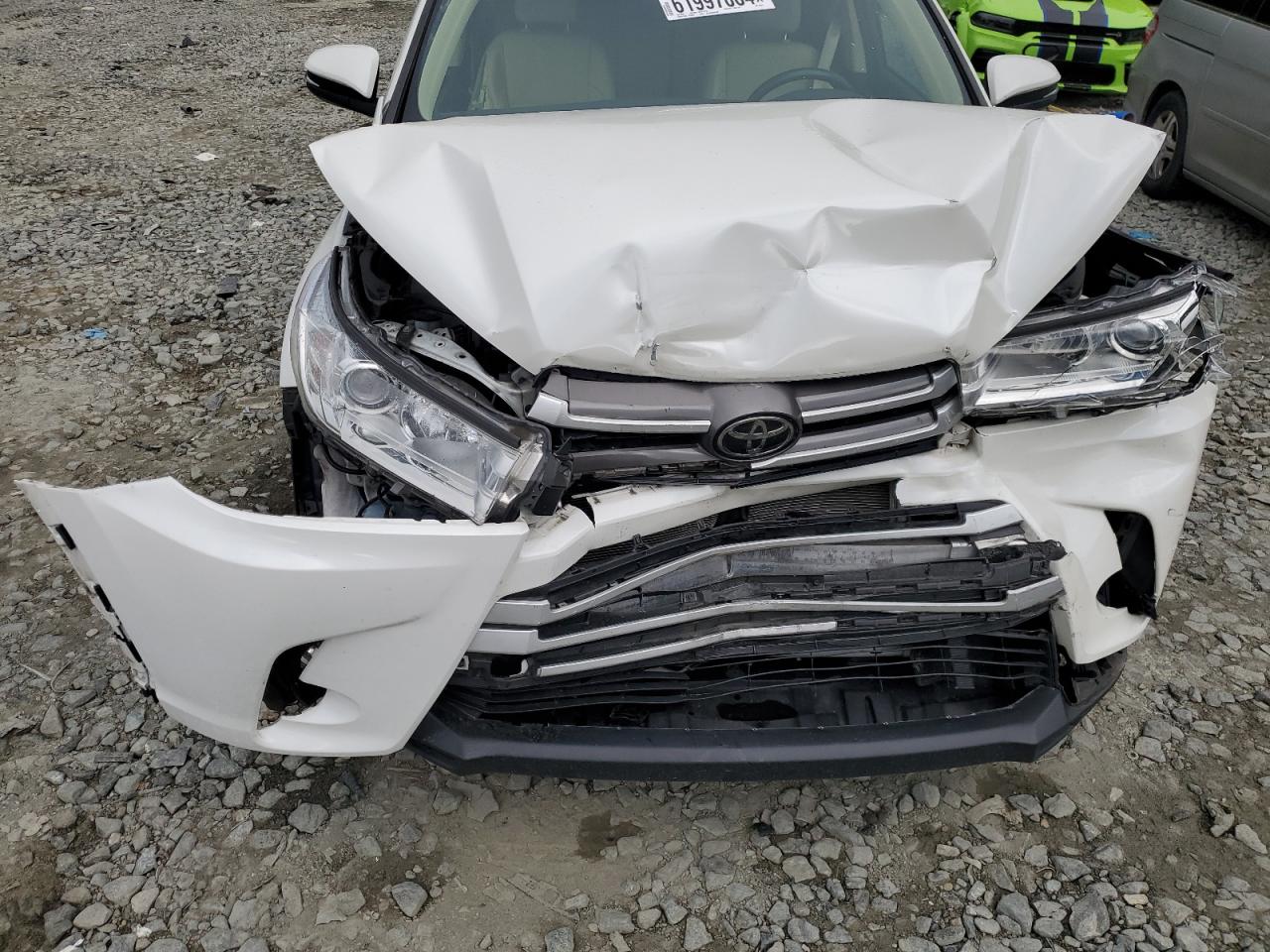 5TDJZRFH1JS545974 2018 Toyota Highlander Se