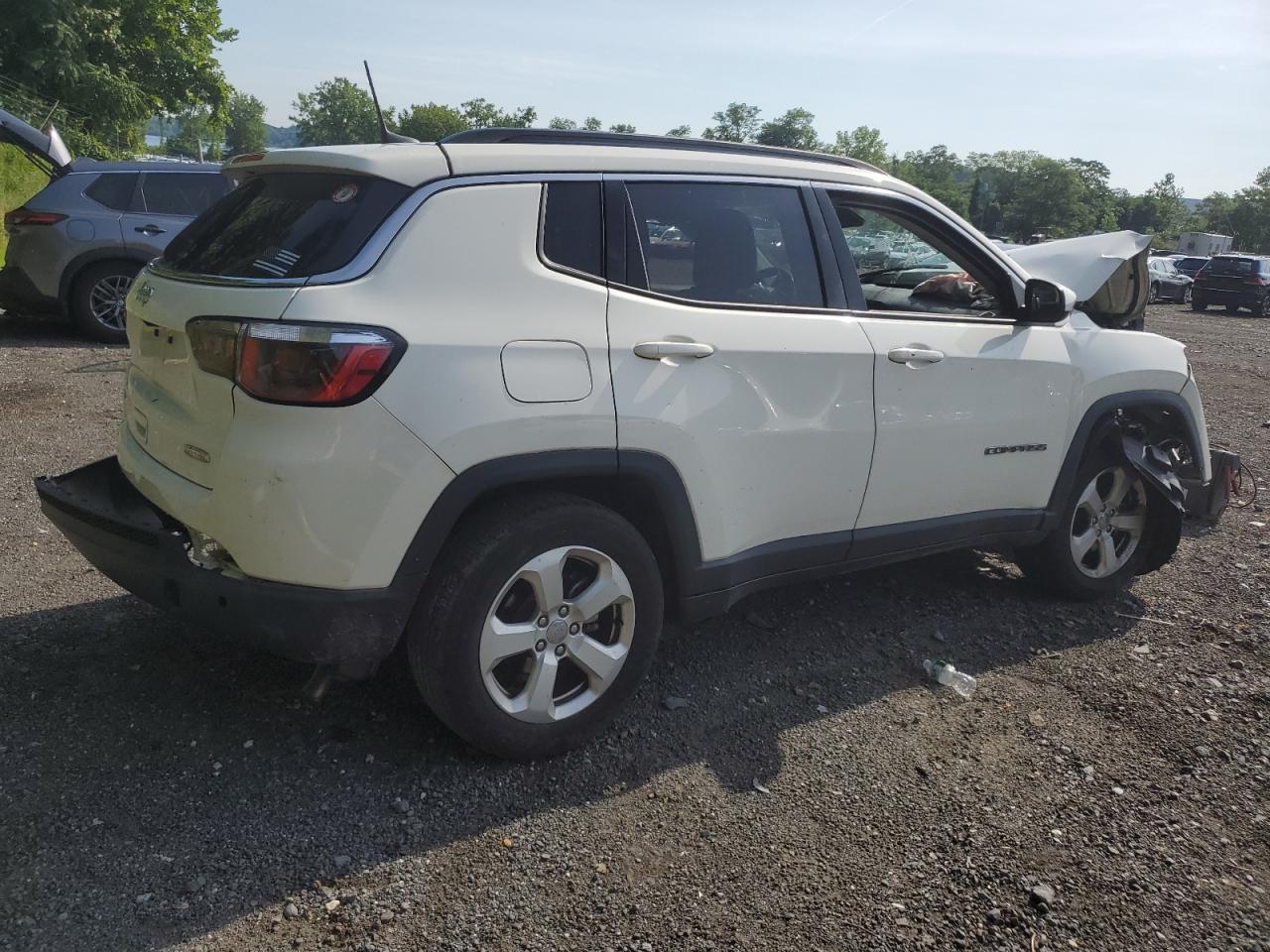 2018 Jeep Compass Latitude vin: 3C4NJDBBXJT481355