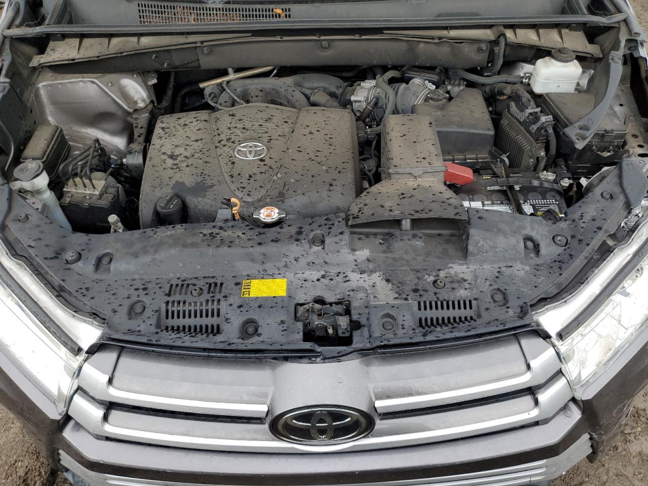 5TDKZRFH6KS332685 2019 Toyota Highlander Se