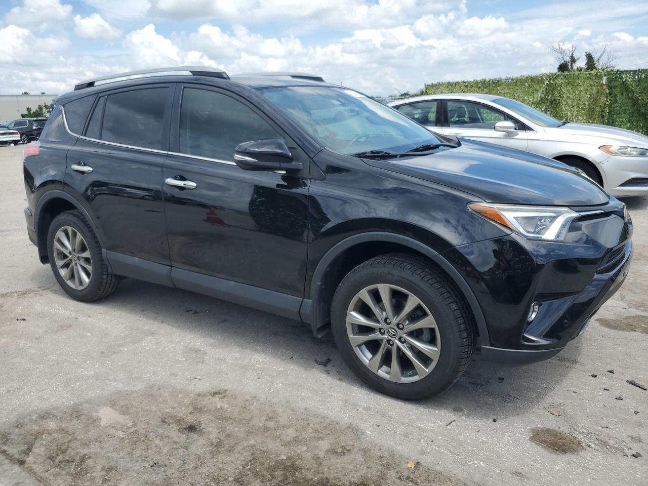 2T3YFREV6HW357331 2017 Toyota Rav4 Limited