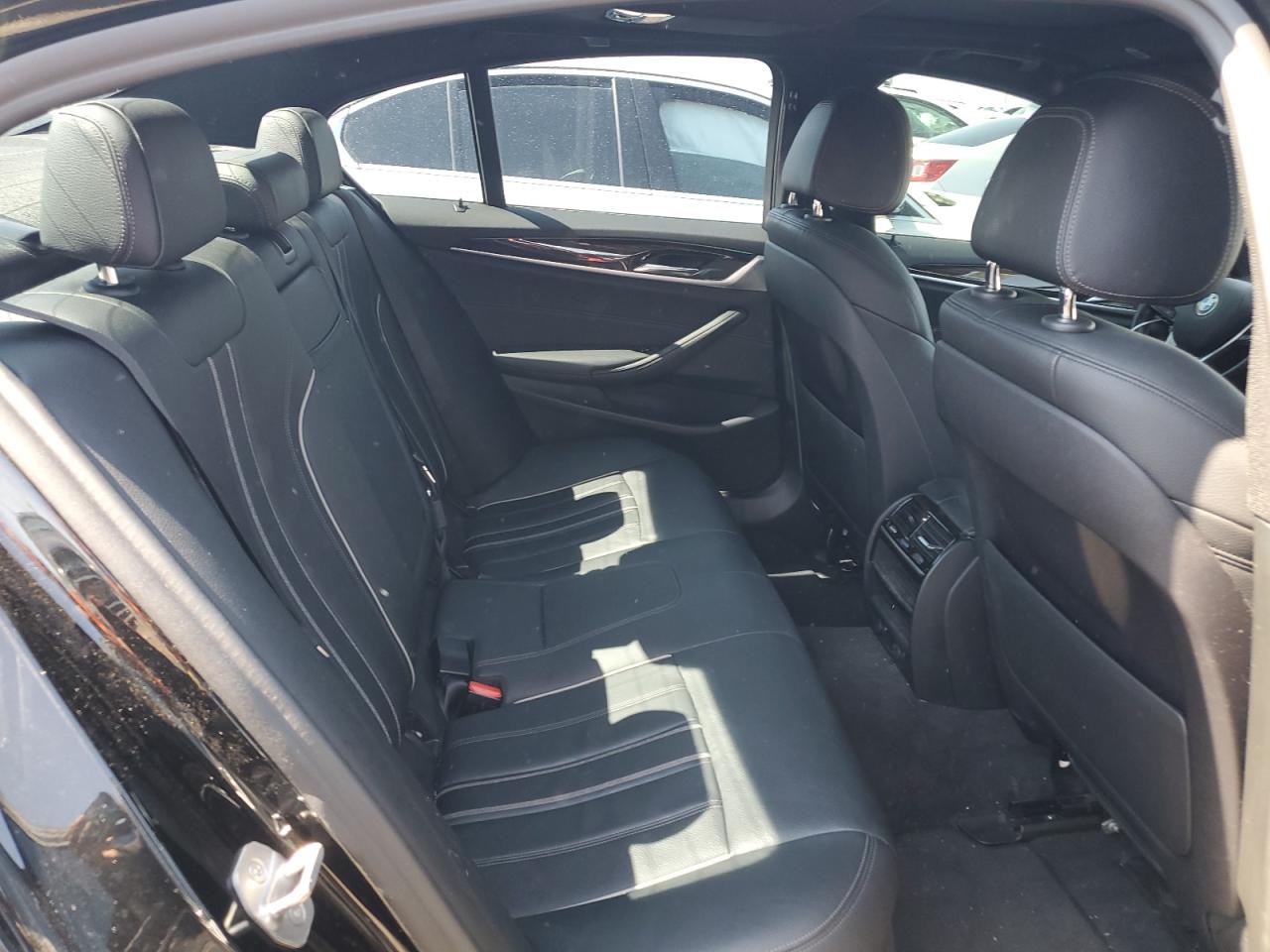 WBAJA9C59KB399735 2019 BMW 530E