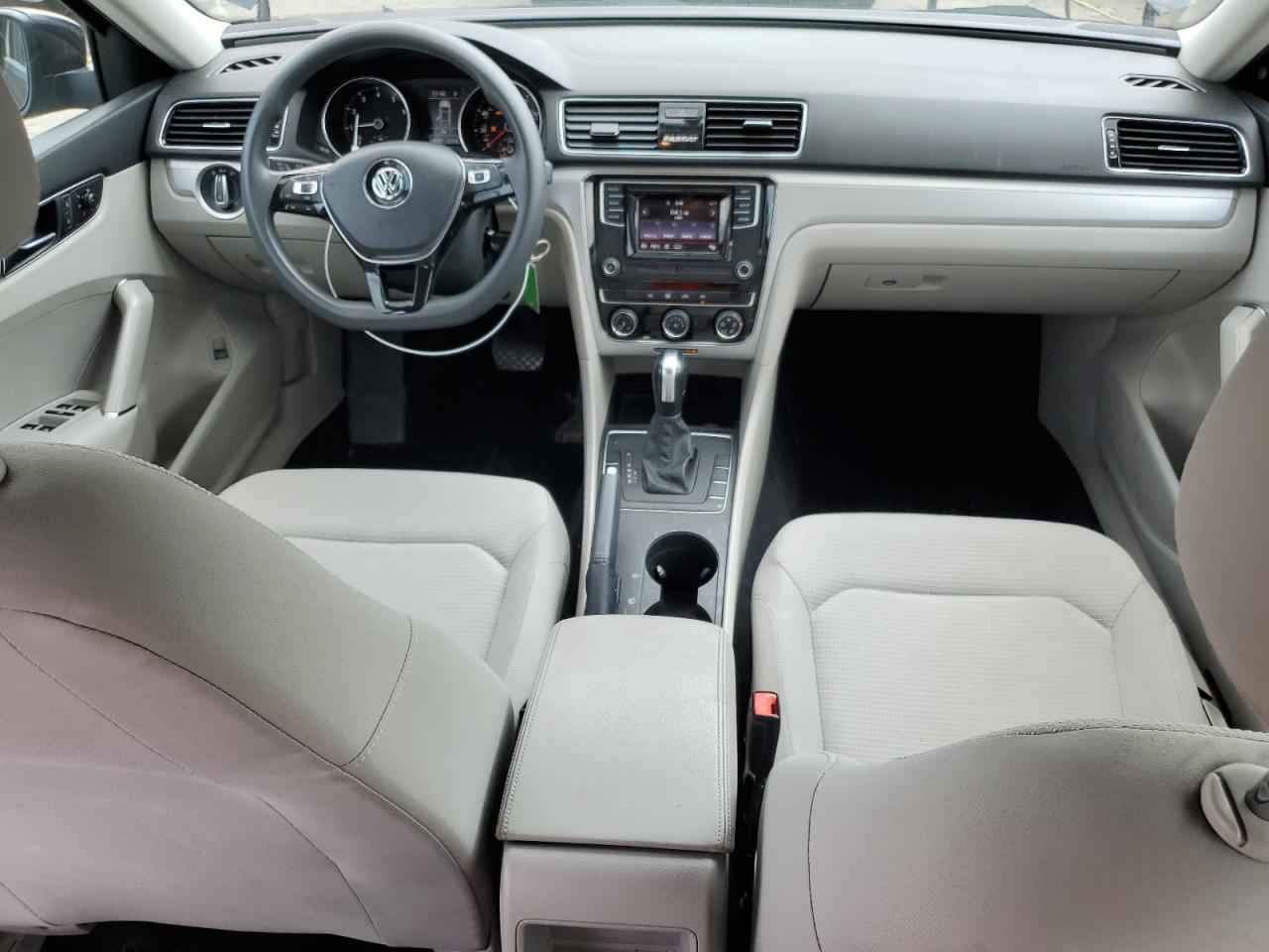 1VWAA7A3XJC017128 2018 Volkswagen Passat S