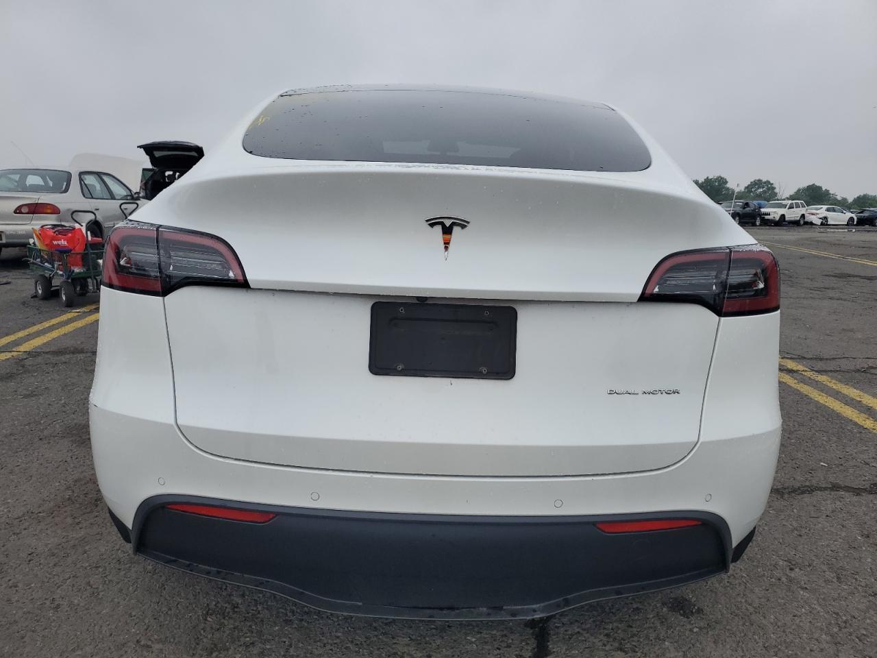 7SAYGAEE1NF377327 2022 Tesla Model Y