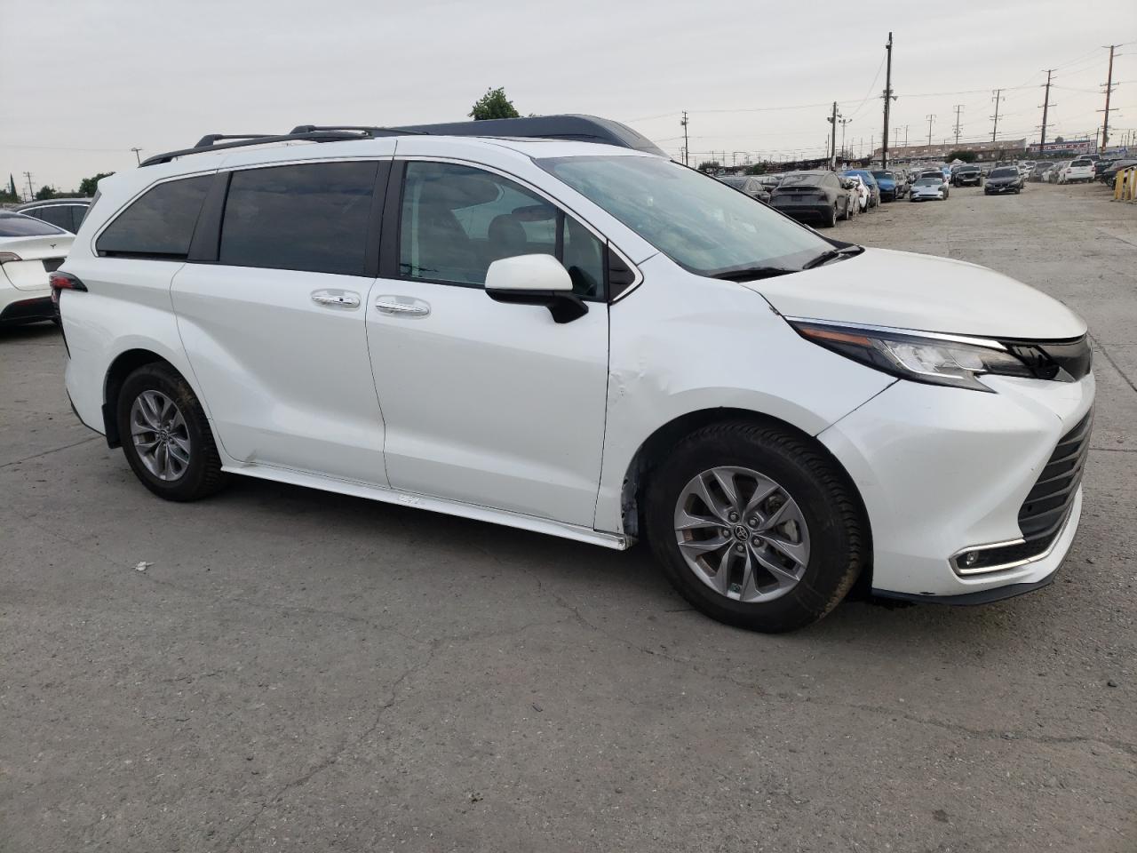 2022 Toyota Sienna Xle vin: 5TDJRKEC2NS100923