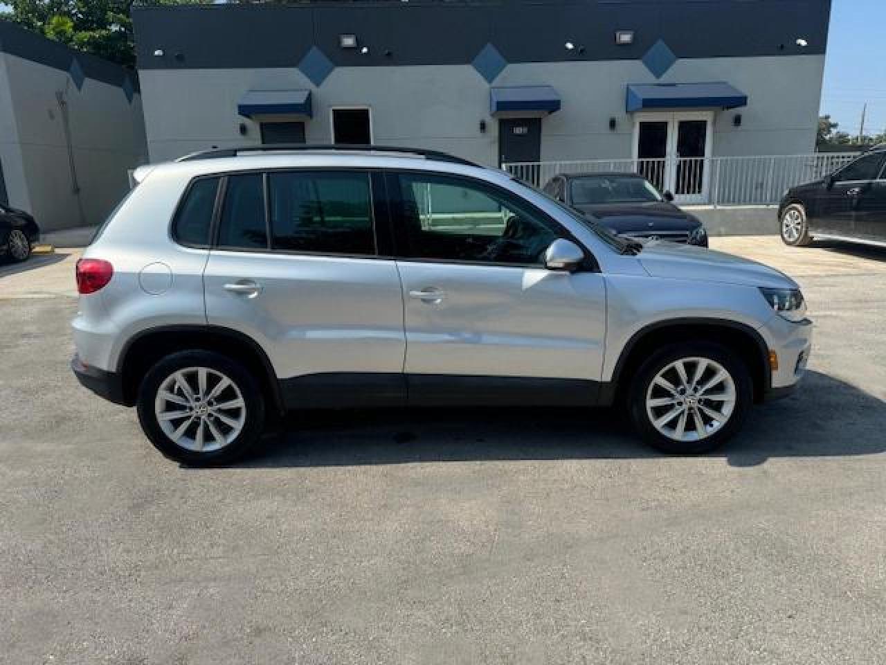 2015 Volkswagen Tiguan S vin: WVGAV7AX2FW591945