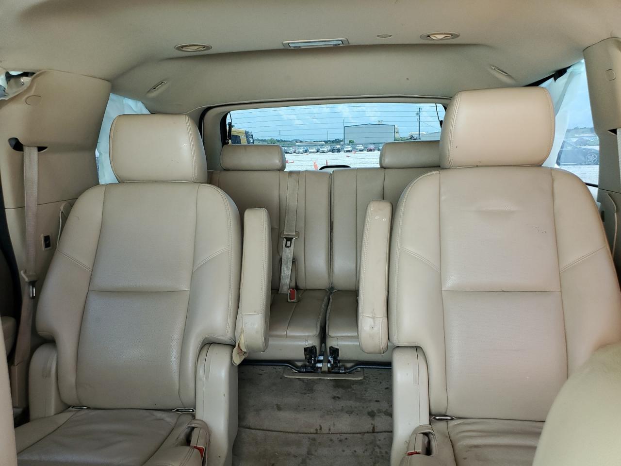 1GNSCCE00BR390839 2011 Chevrolet Tahoe C1500 Ltz