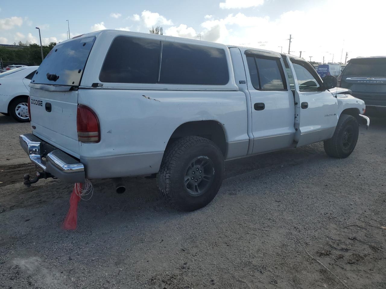 1B7GL2AN8YS678930 2000 Dodge Dakota Quad