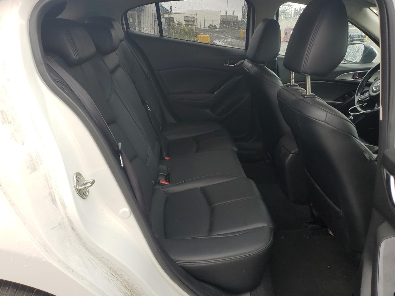 JM1BN1L70J1184022 2018 Mazda 3 Touring