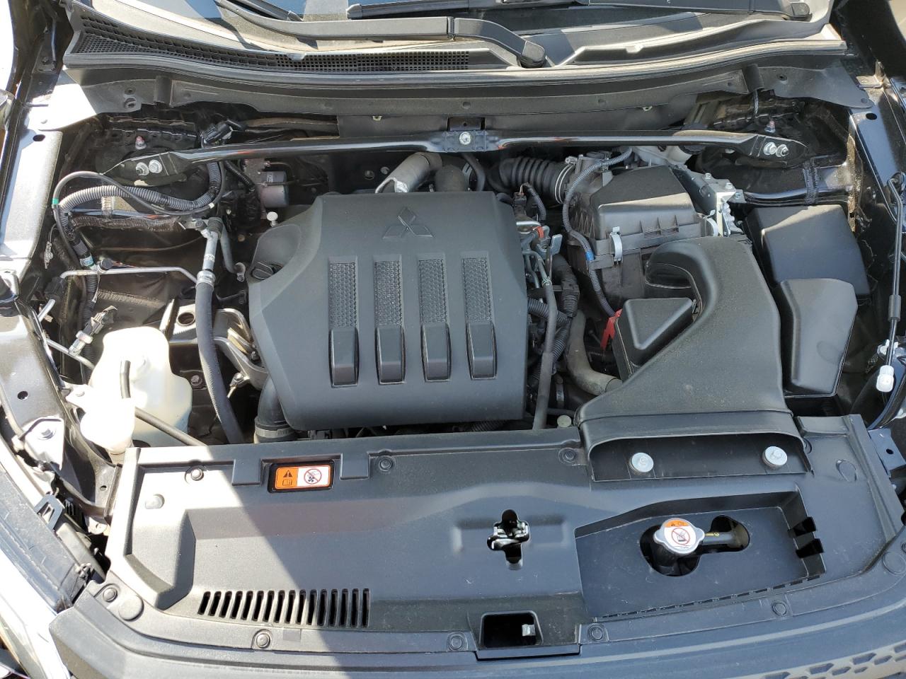 JA4ATUAA1NZ043298 2022 Mitsubishi Eclipse Cross Es