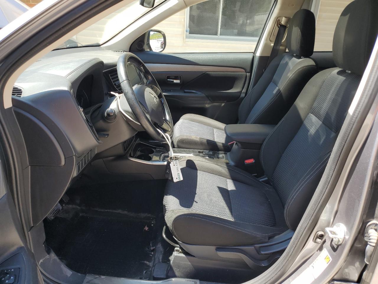 JA4AZ3A35HZ010366 2017 Mitsubishi Outlander Se