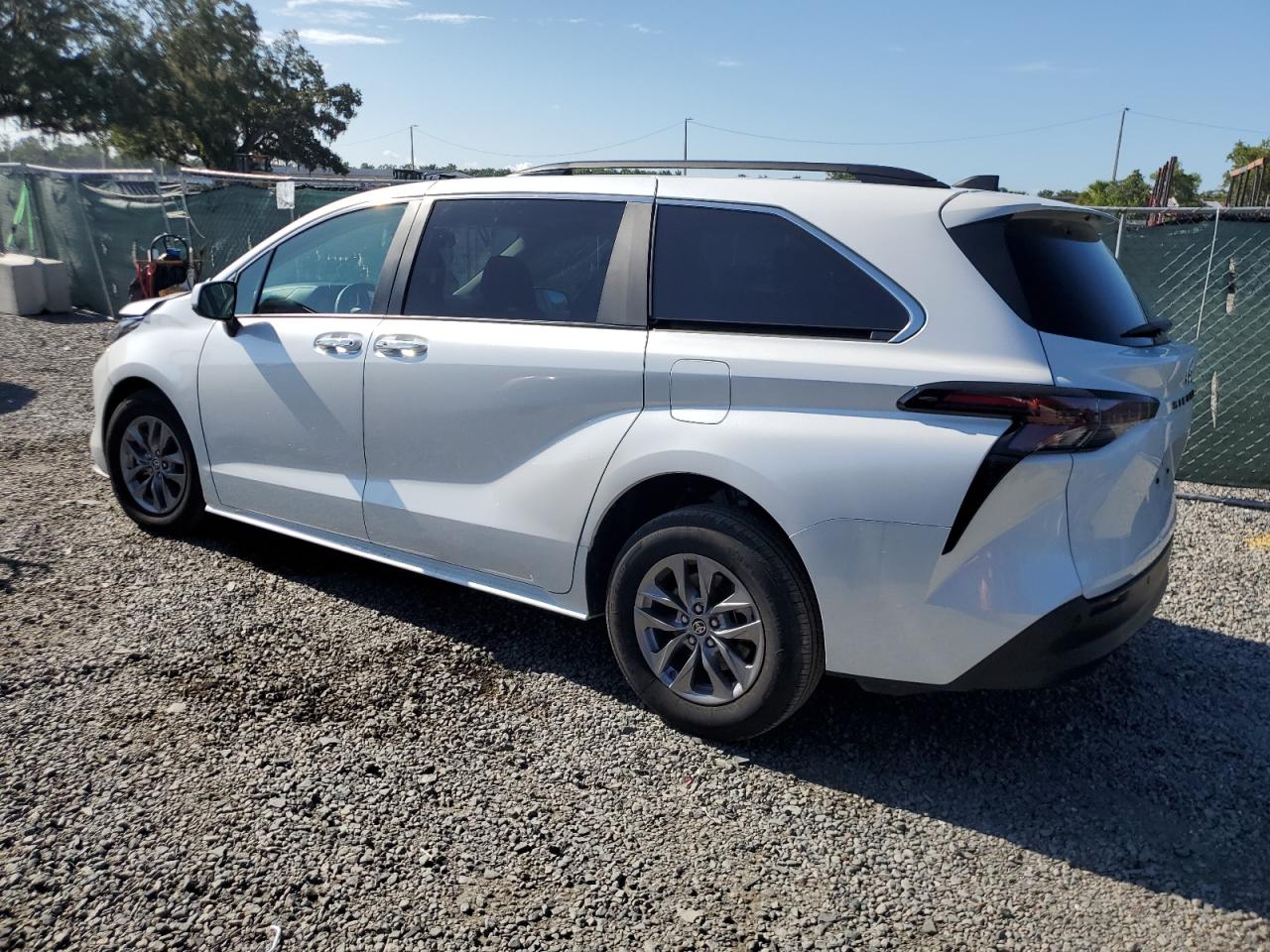 2023 Toyota Sienna Xle vin: 5TDYRKEC4PS171705