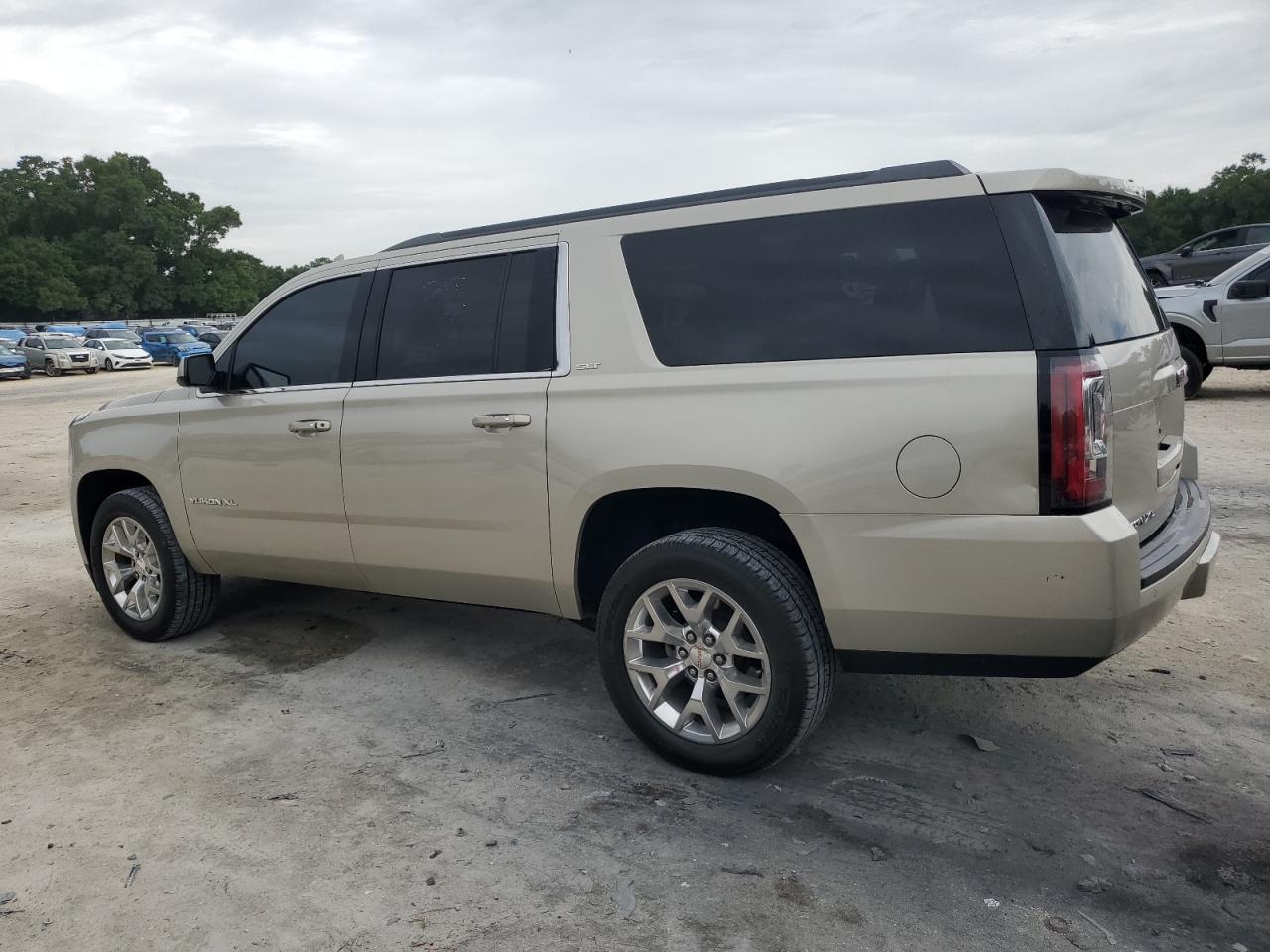 2017 GMC Yukon Xl C1500 Slt vin: 1GKS1GKC8HR203767