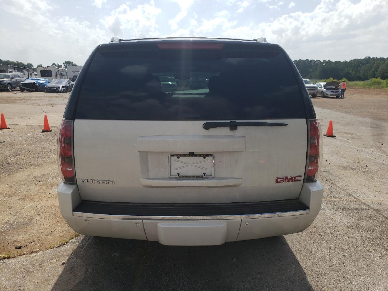 1GKS1EEF7ER197420 2014 GMC Yukon Denali