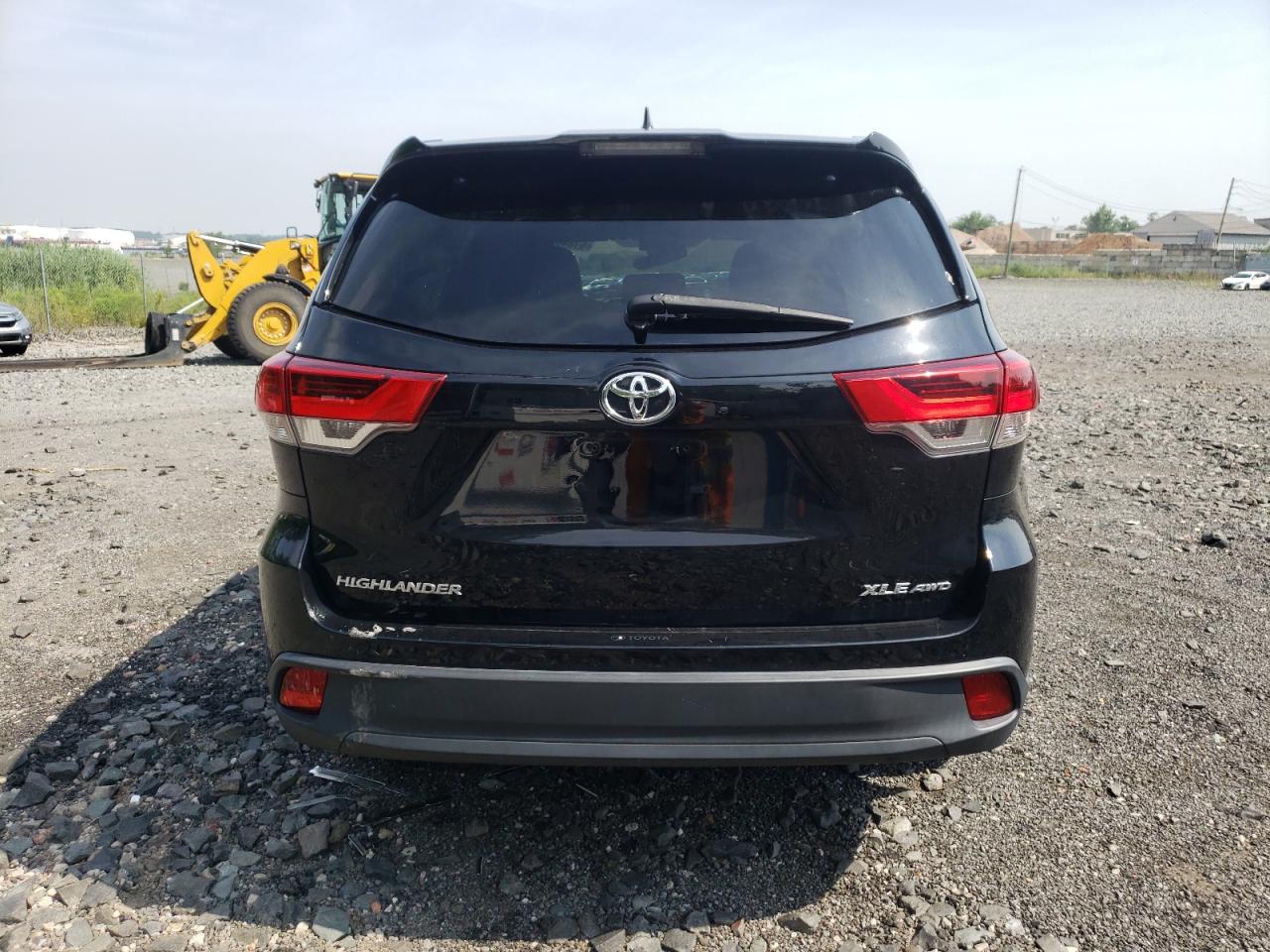 5TDJZRFH6KS596212 2019 Toyota Highlander Se