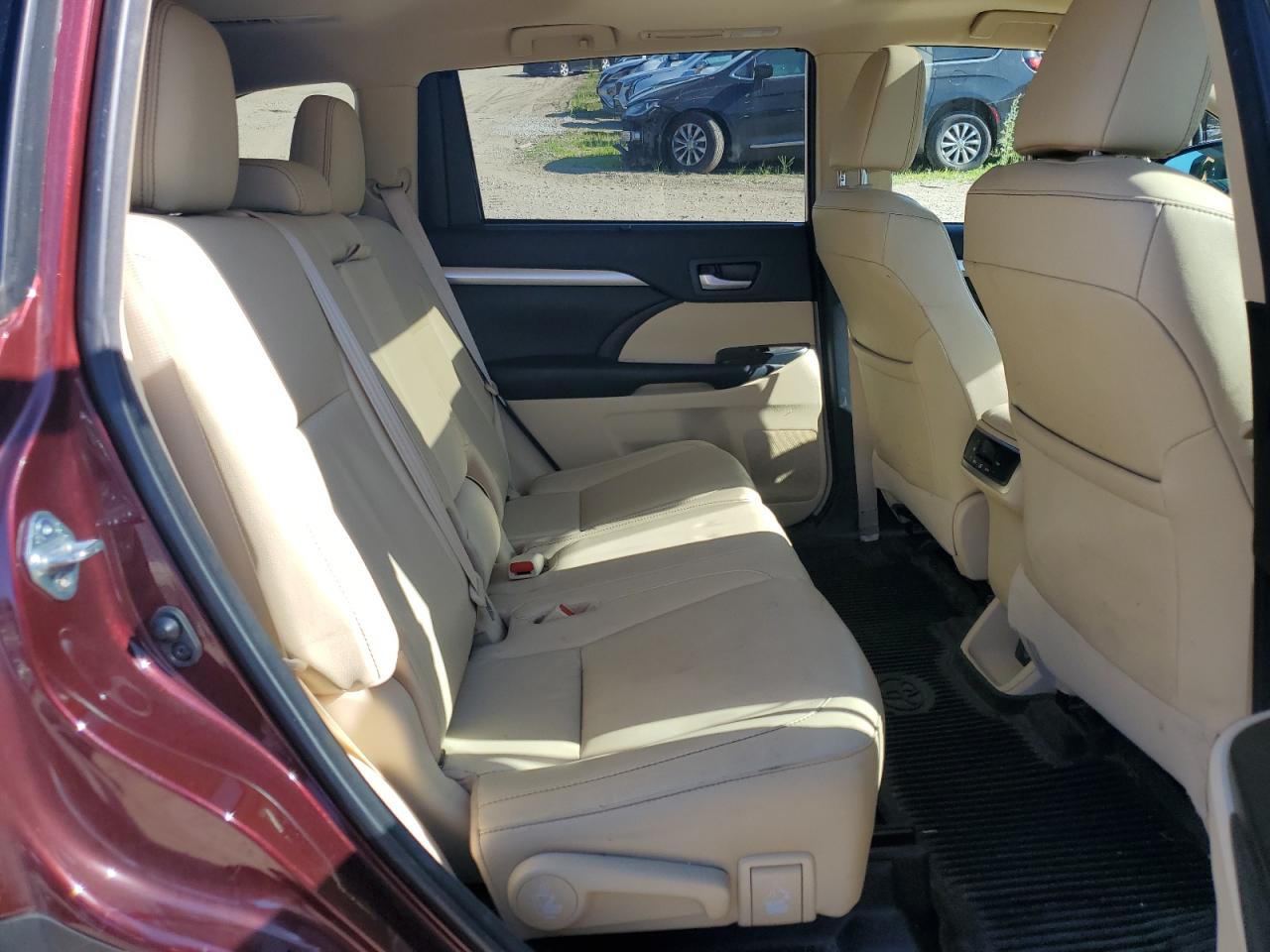 5TDJZRFH5JS838499 2018 Toyota Highlander Se