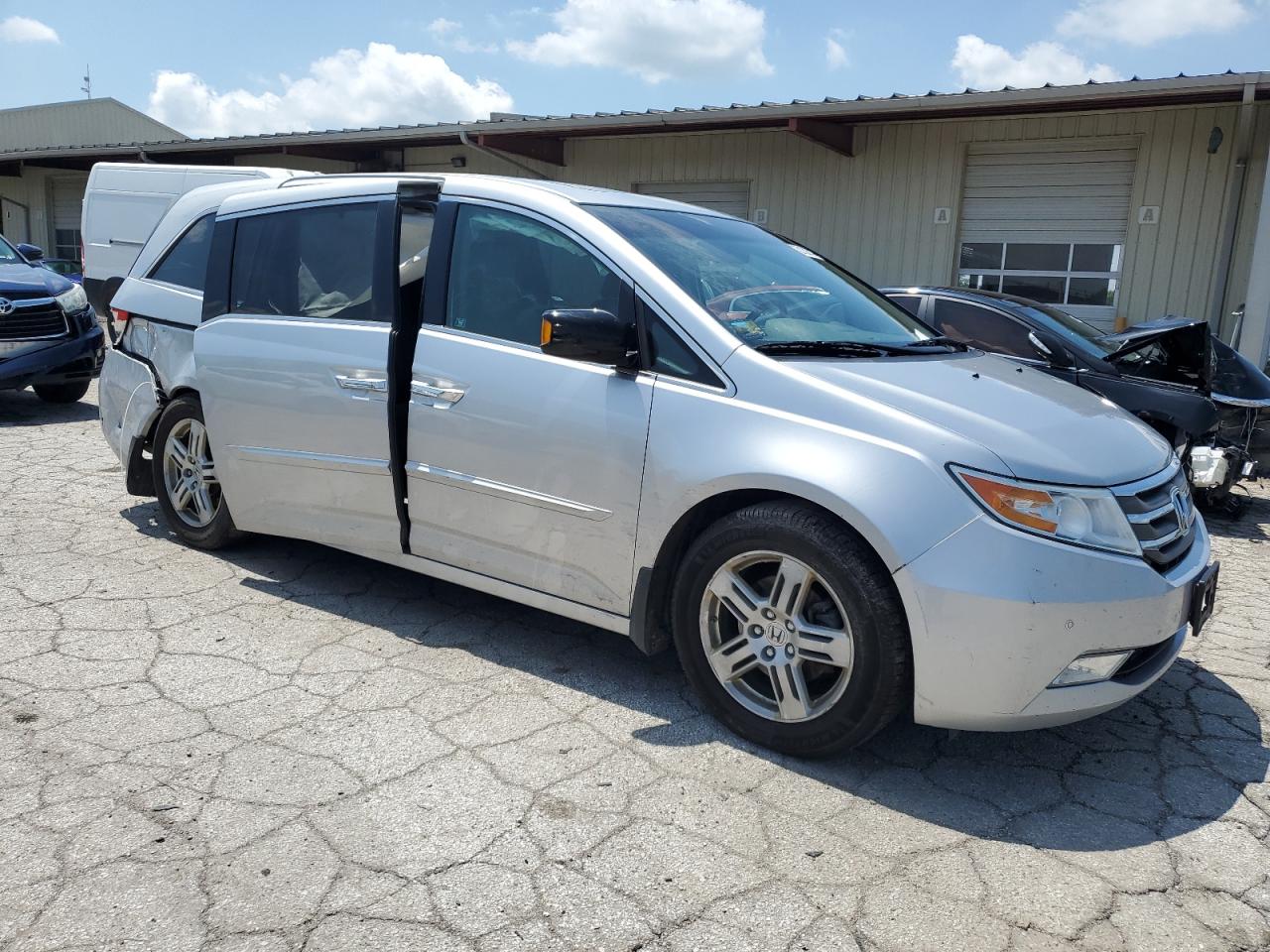 Lot #2906910783 2011 HONDA ODYSSEY TO