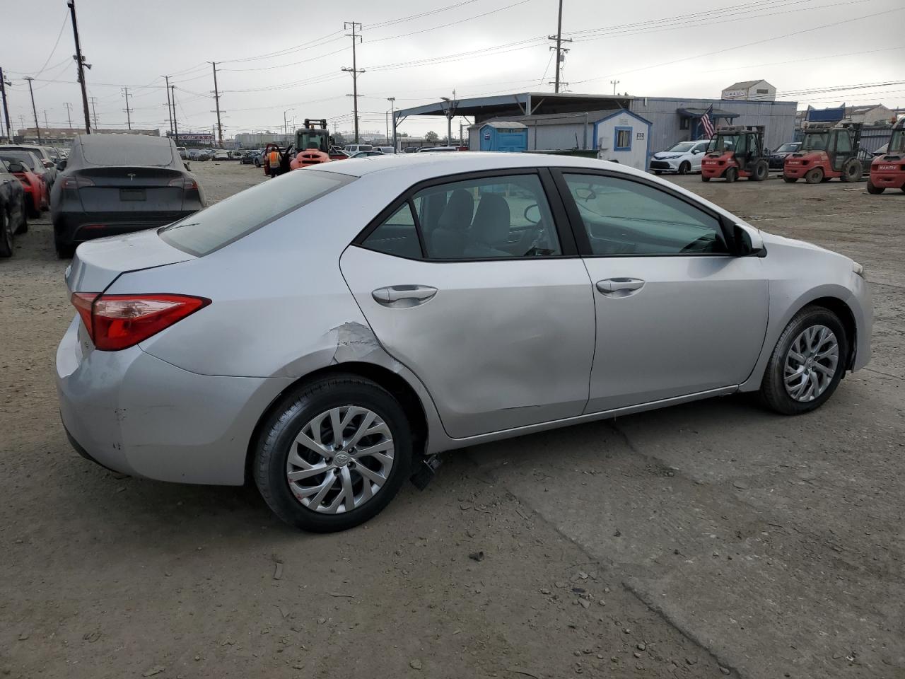 5YFBURHE1JP829085 2018 Toyota Corolla L