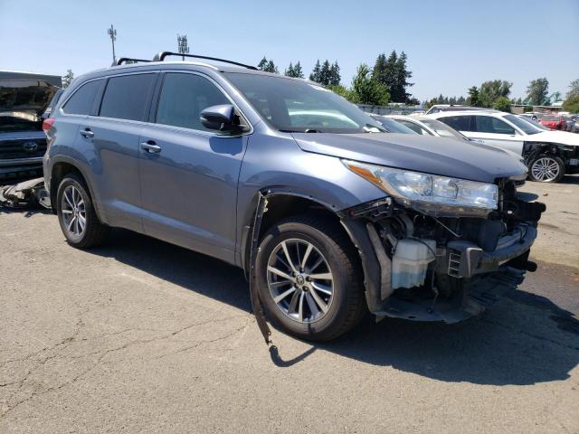 VIN 5TDJZRFHXJS910765 2018 Toyota Highlander, SE no.4