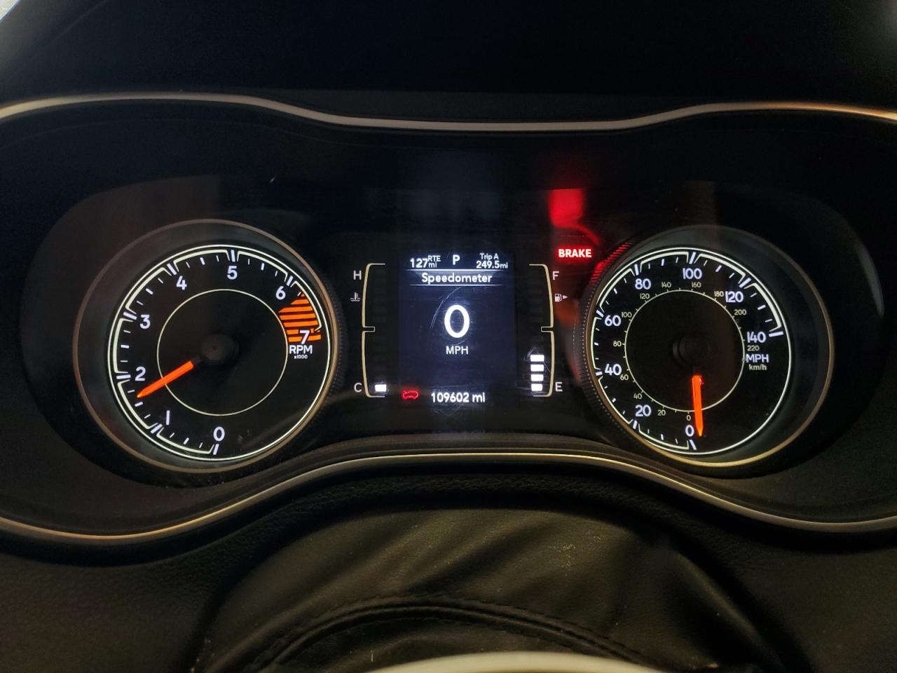 1C4PJLCB4KD221879 2019 Jeep Cherokee Latitude