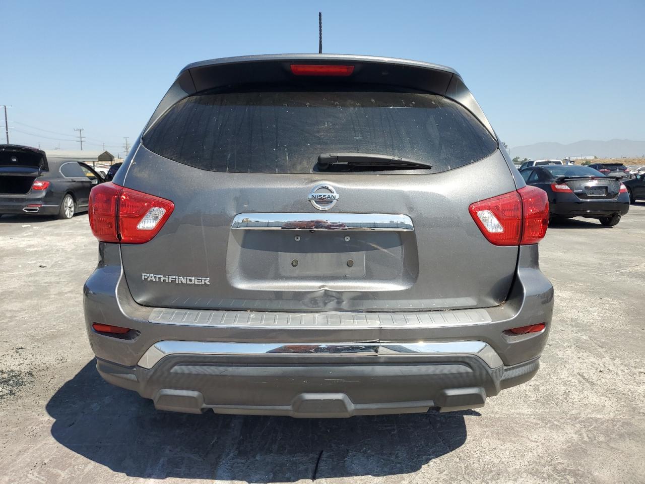 5N1DR2MN5JC611663 2018 Nissan Pathfinder S