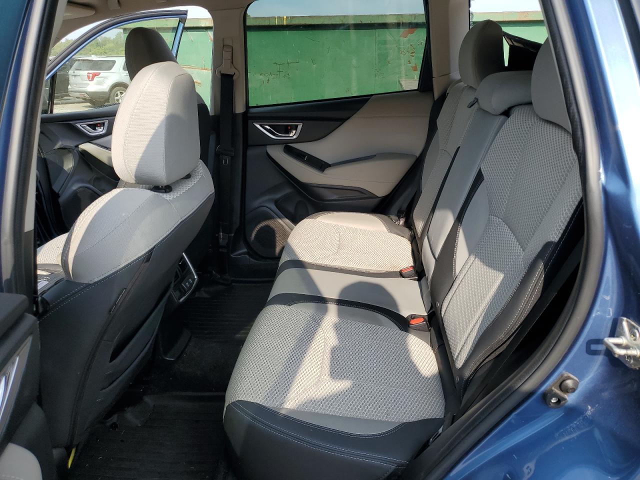 JF2SKAGC3KH421323 2019 Subaru Forester Premium