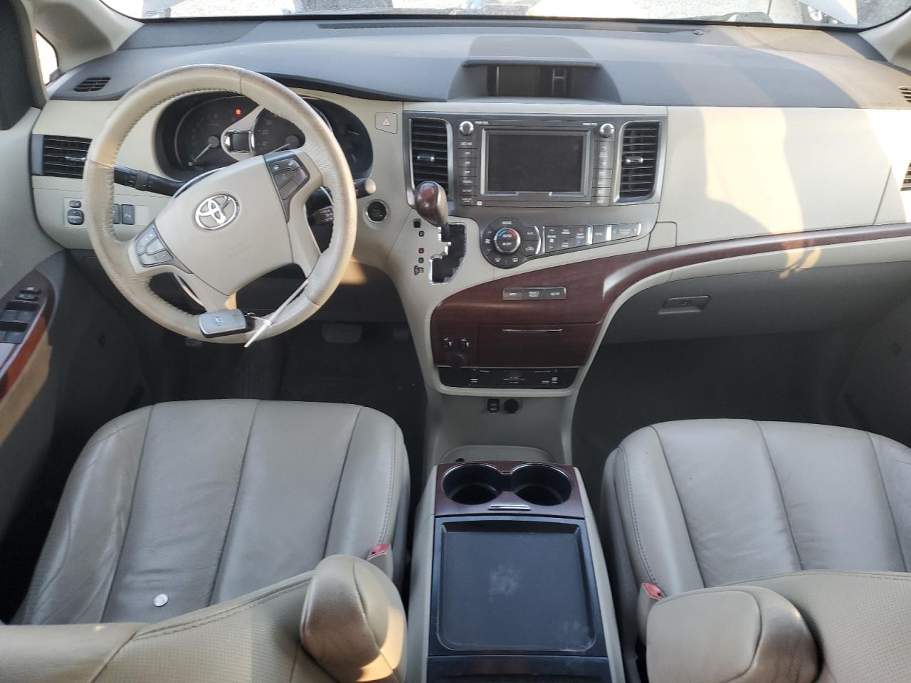 5TDYK3DC9BS157531 2011 Toyota Sienna Xle