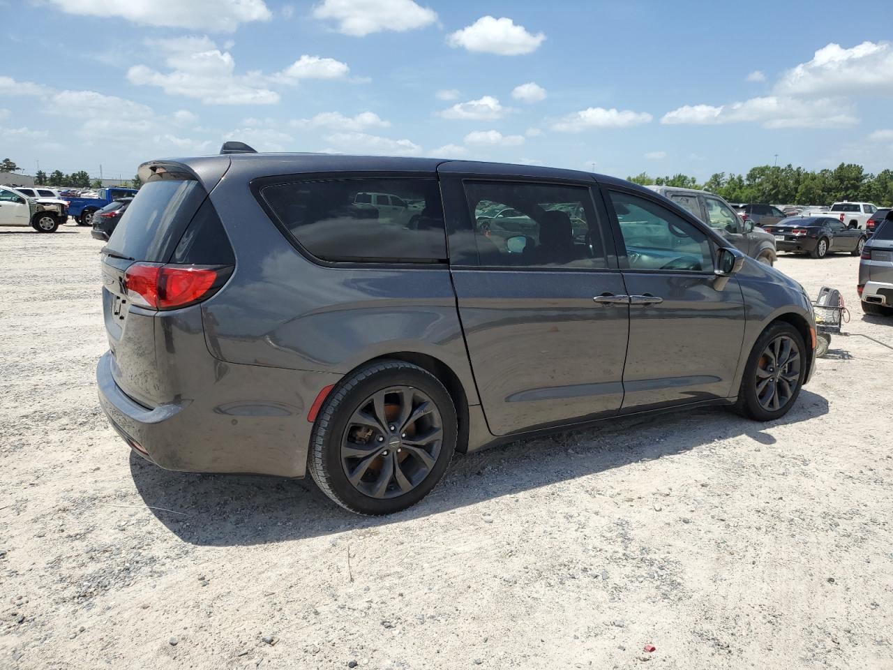 2019 Chrysler Pacifica Touring Plus vin: 2C4RC1FG6KR655684