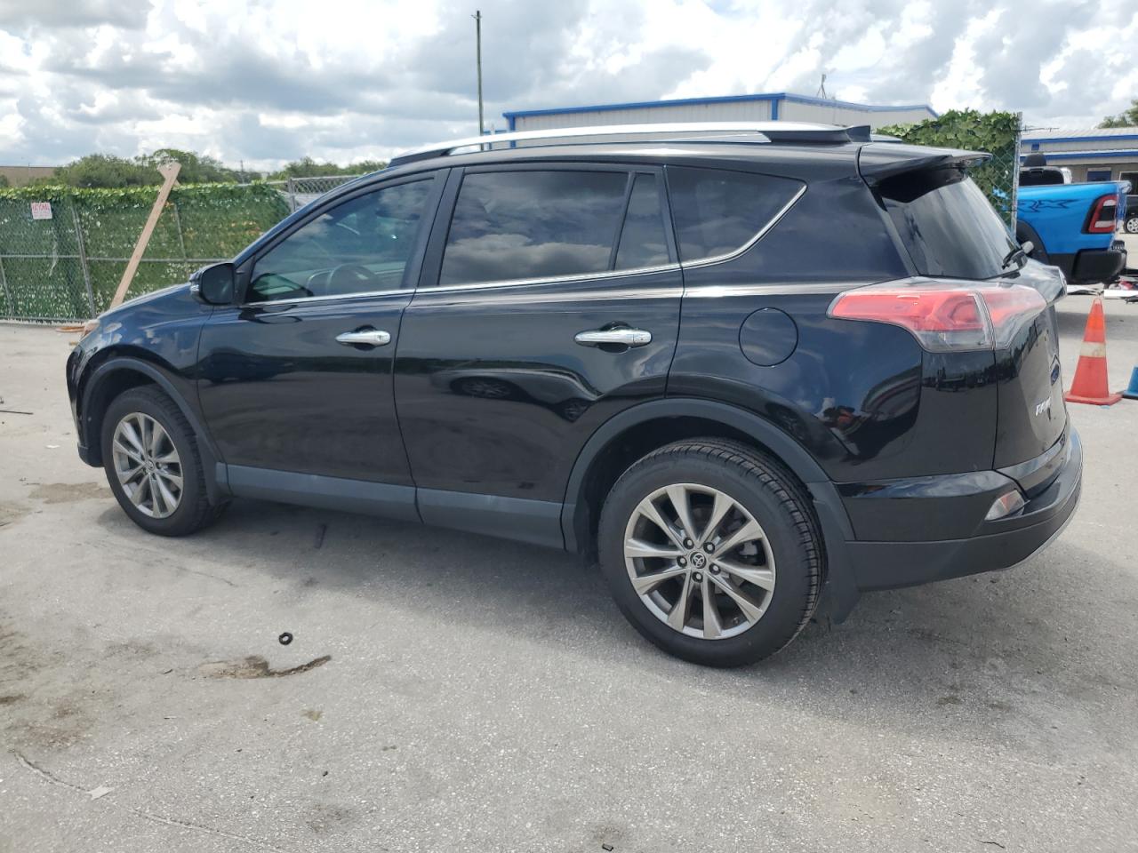 2T3YFREV6HW357331 2017 Toyota Rav4 Limited