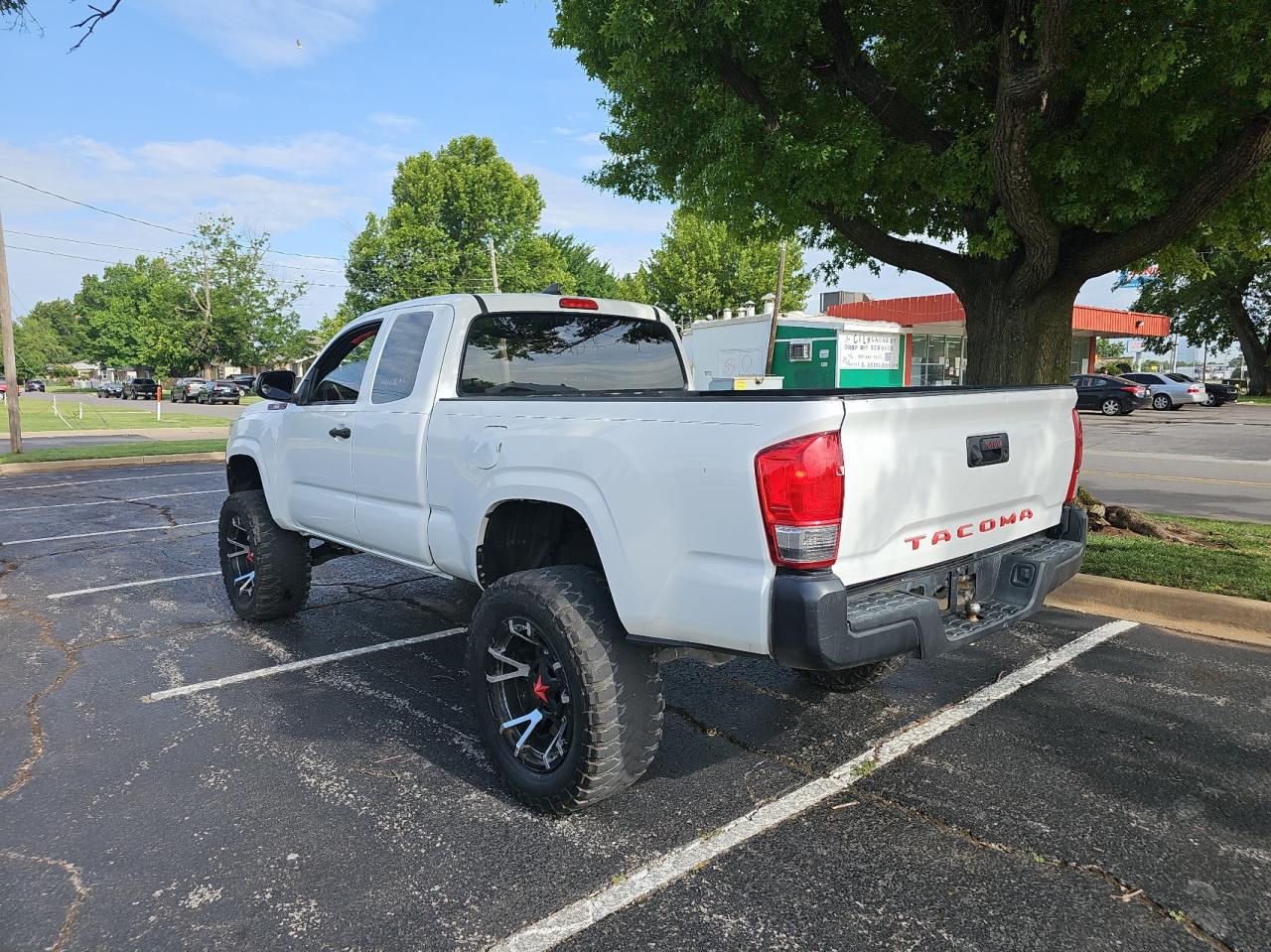 2017 Toyota Tacoma Access Cab vin: 5TFRX5GN9HX076000