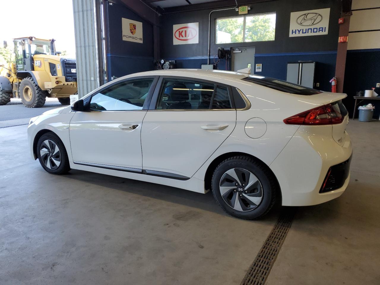 2018 Hyundai Ioniq Sel vin: KMHC75LC4JU067637