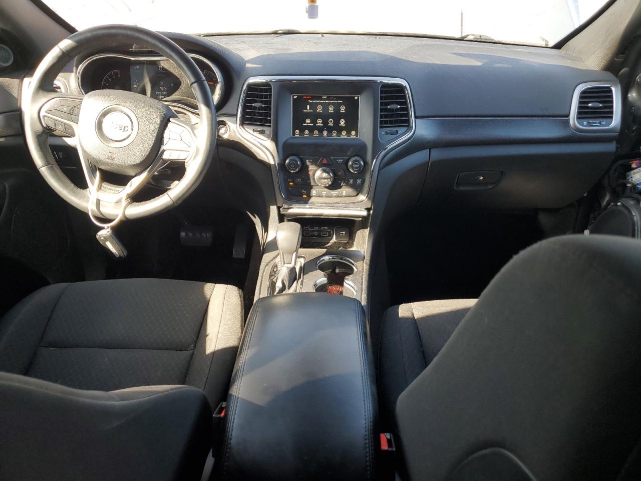 1C4RJFAGXJC272526 2018 Jeep Grand Cherokee Laredo