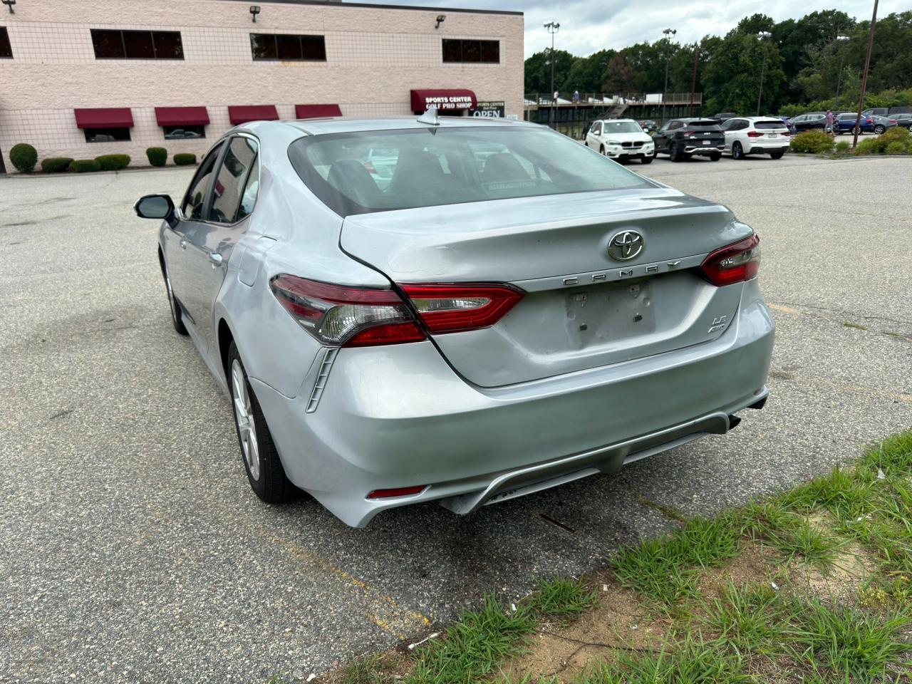 2022 Toyota Camry Le vin: 4T1C11BKXNU057316