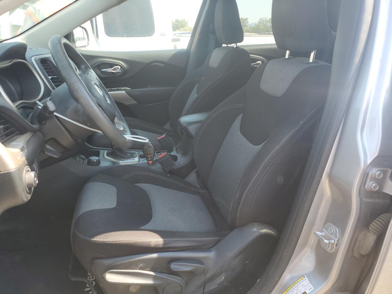 1C4PJMCXXJD608842 2018 Jeep Cherokee Latitude