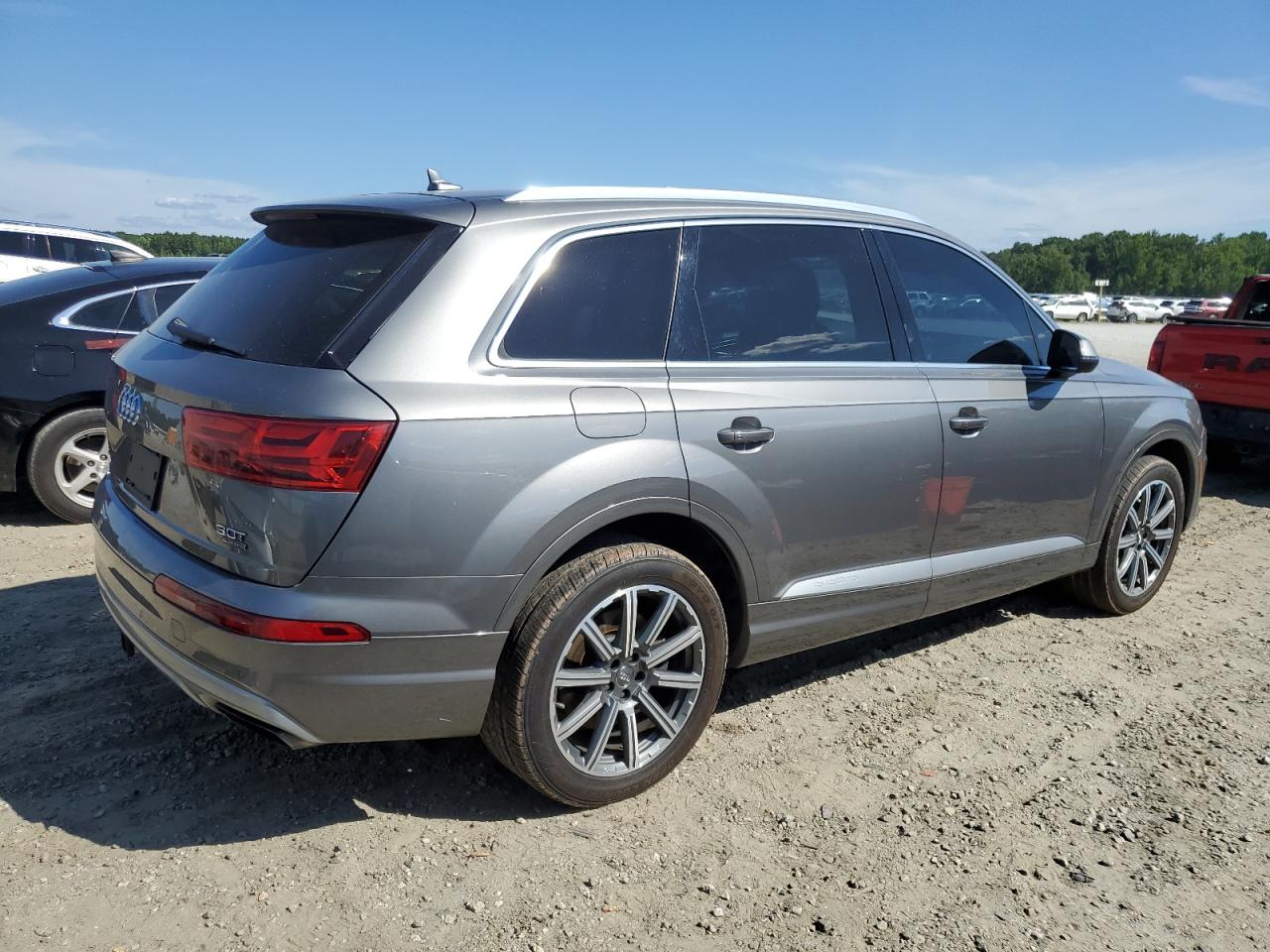 WA1LAAF7XHD053825 2017 Audi Q7 Premium Plus