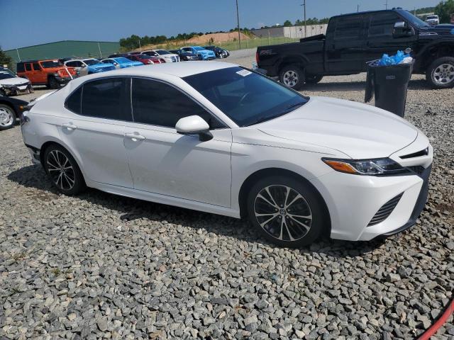 VIN 4T1B11HK4JU607333 2018 Toyota Camry, L no.4