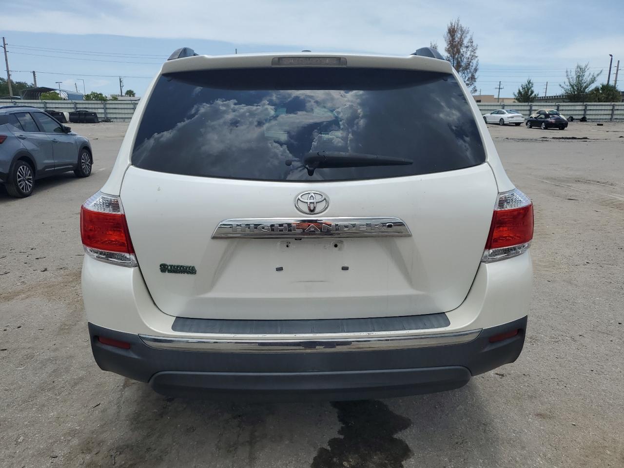 5TDZK3EH9DS107973 2013 Toyota Highlander Base