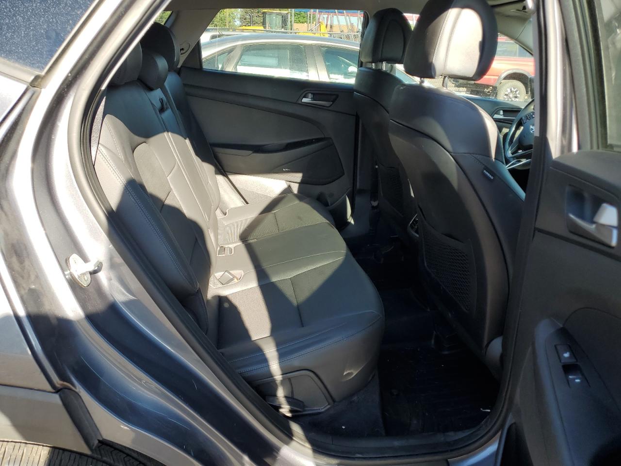 KM8J3CA28JU626060 2018 Hyundai Tucson Value