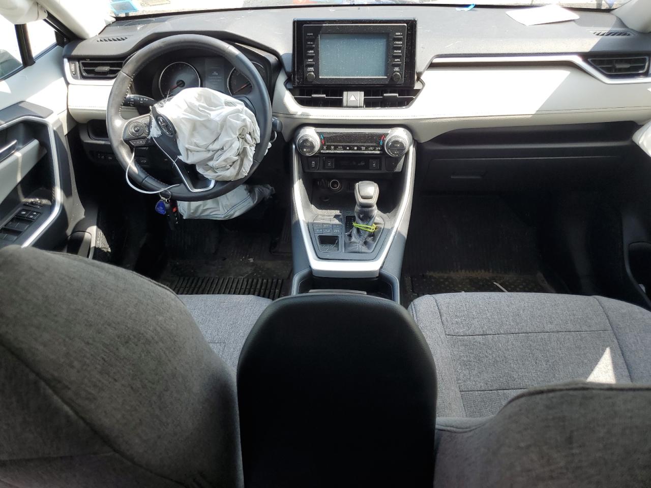 2T3P1RFV3KC027339 2019 Toyota Rav4 Xle